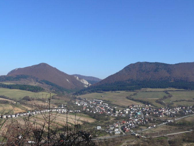 Pohľad na Manínsku tiesňavu z Považského hradu